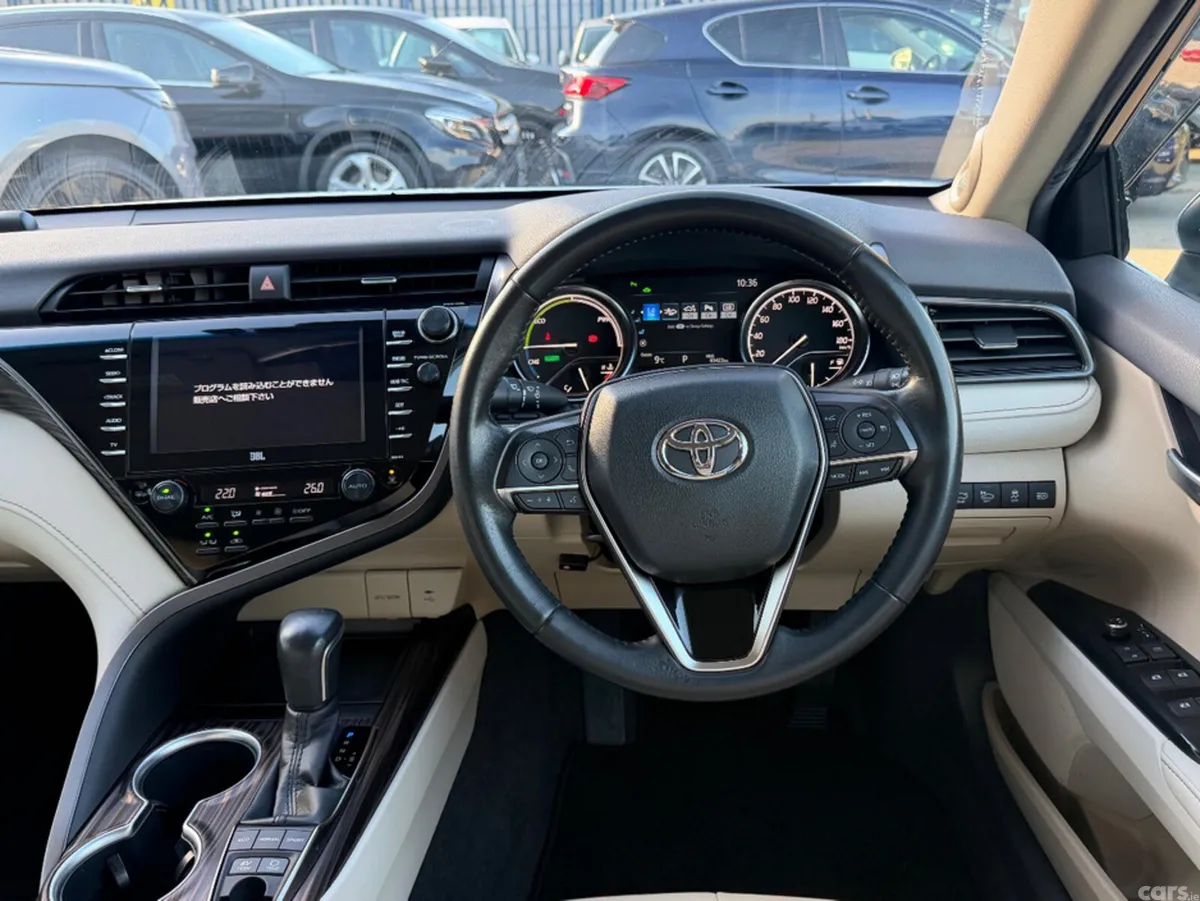 Toyota Camry Saloon, Petrol Hybrid, 2019, Silver