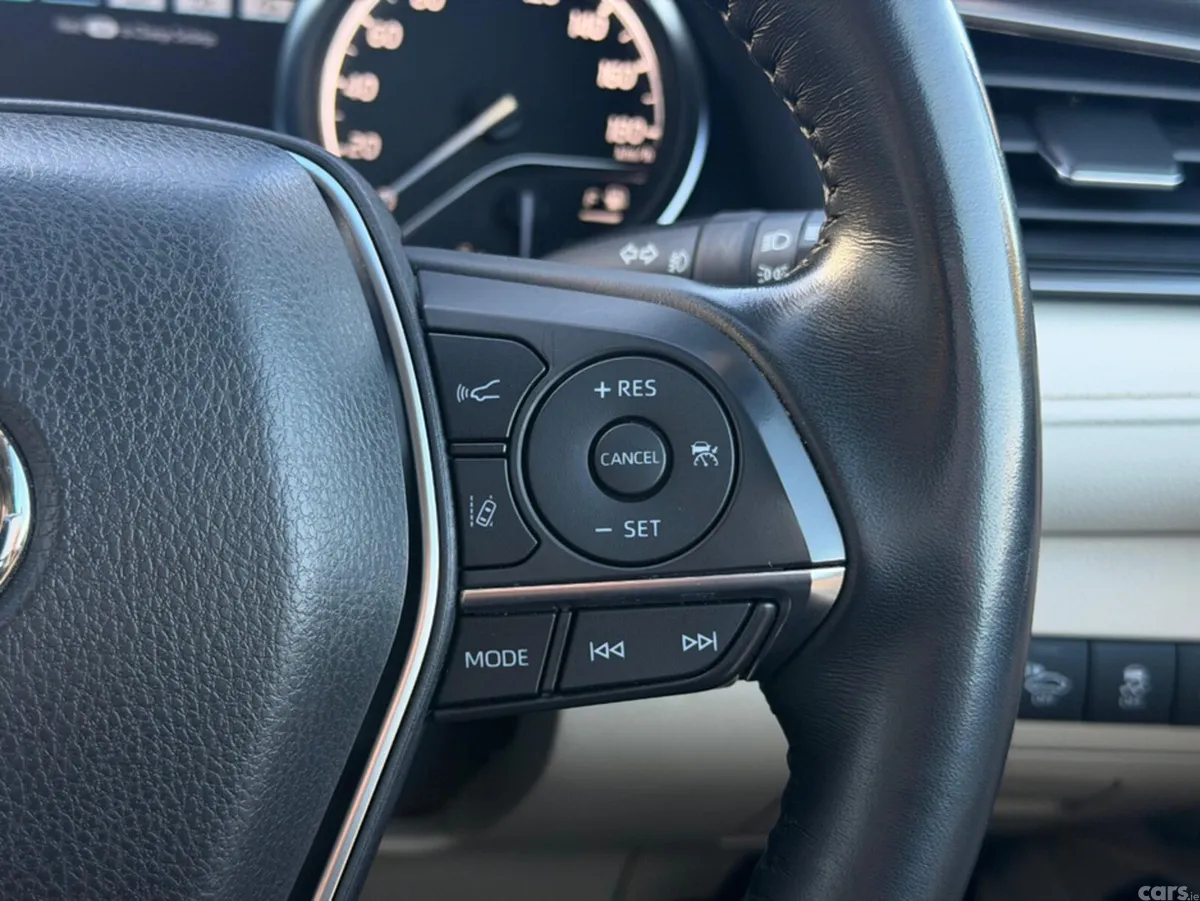 Toyota Camry Saloon, Petrol Hybrid, 2019, Silver