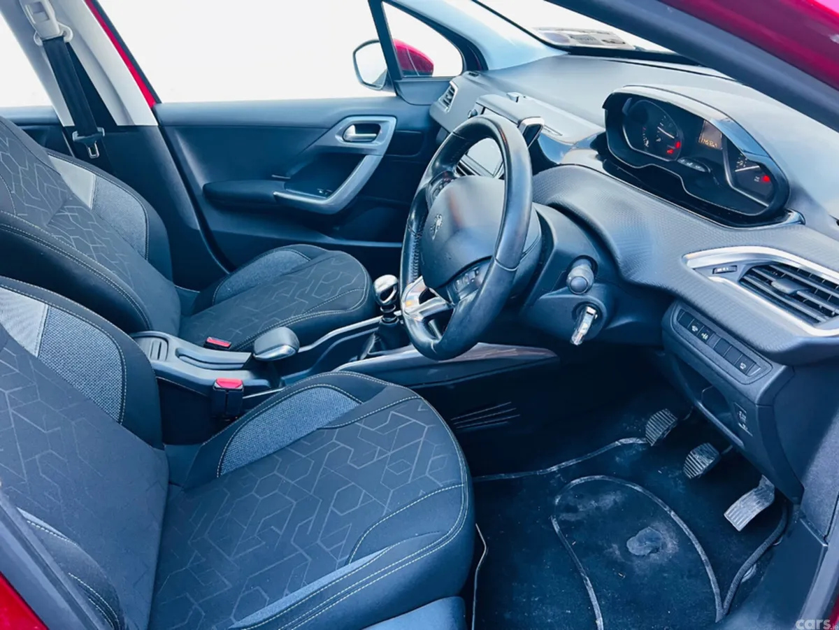 Peugeot 2008 Hatchback, Diesel, 2018, Red
