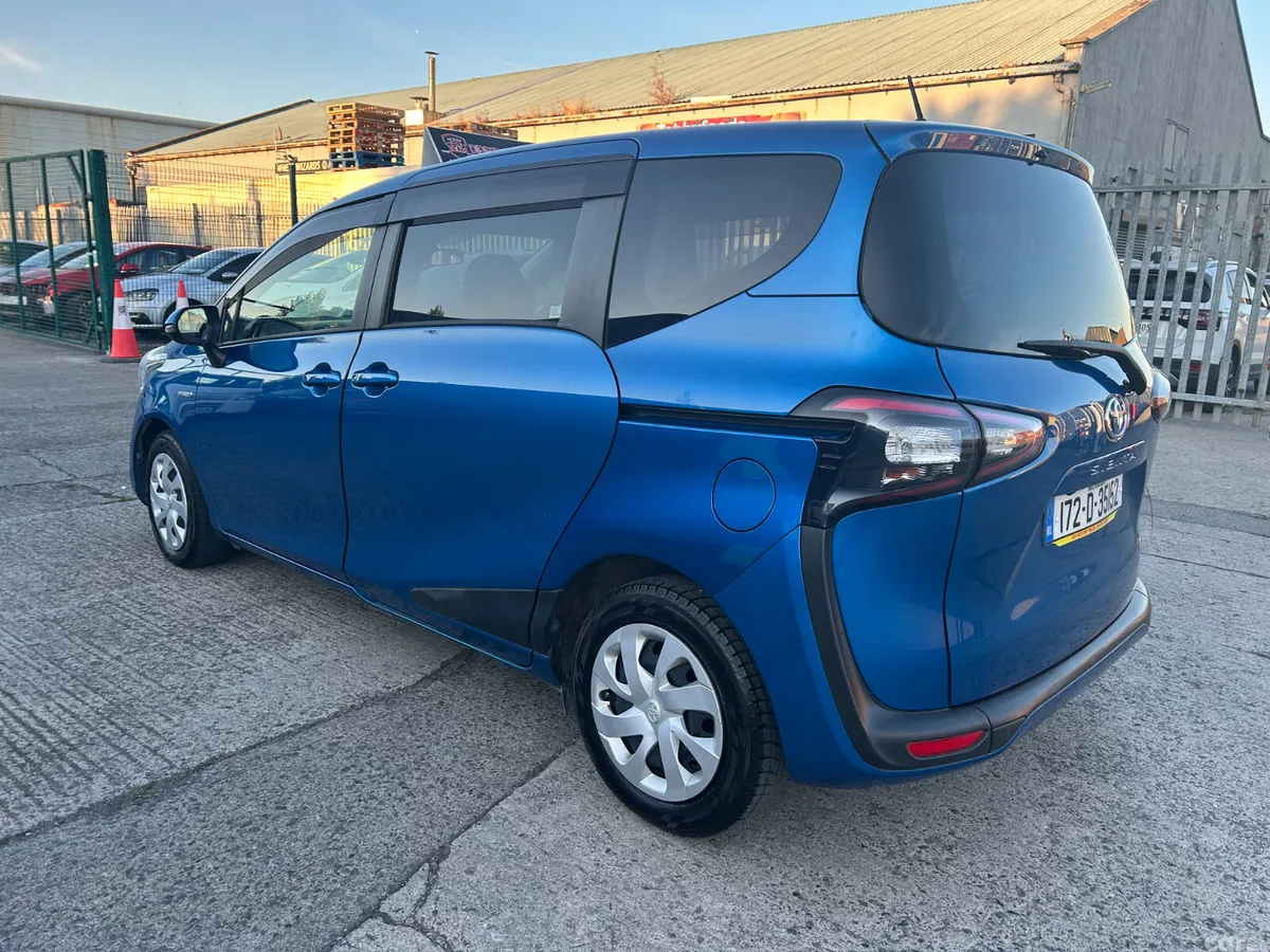 Toyota Sienta MPV, Petrol Hybrid, 2017, Blue