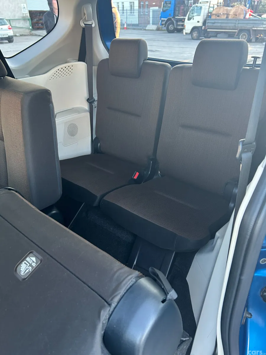 Toyota Sienta MPV, Petrol Hybrid, 2017, Blue