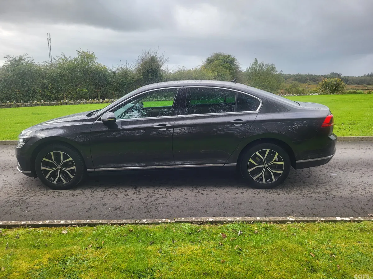 Volkswagen Passat Saloon, Diesel, 2022, Grey