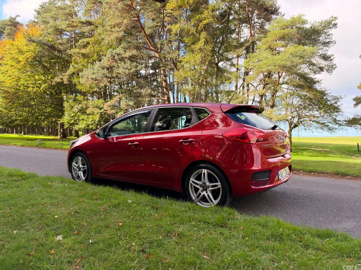 Kia Ceed Hatchback, Diesel, 2016, Red