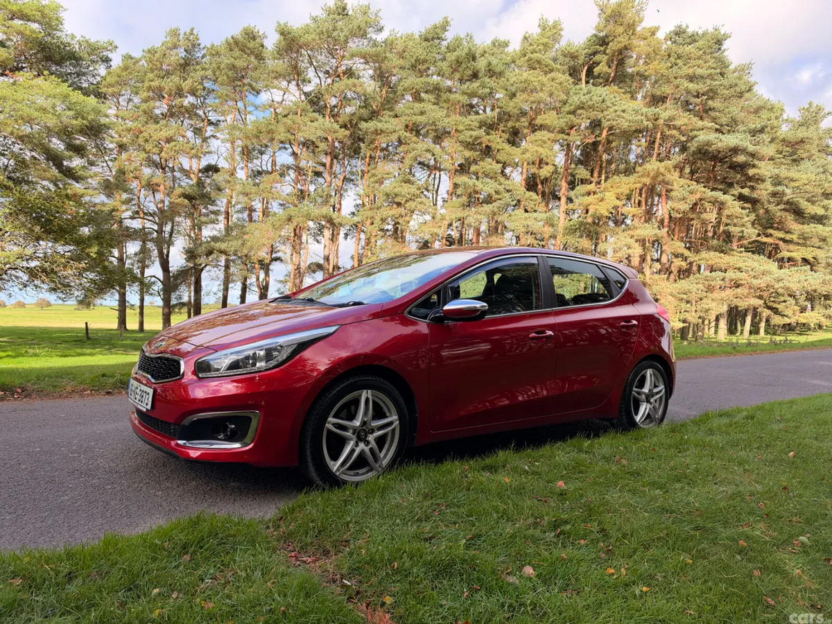 Kia Ceed Hatchback, Diesel, 2016, Red
