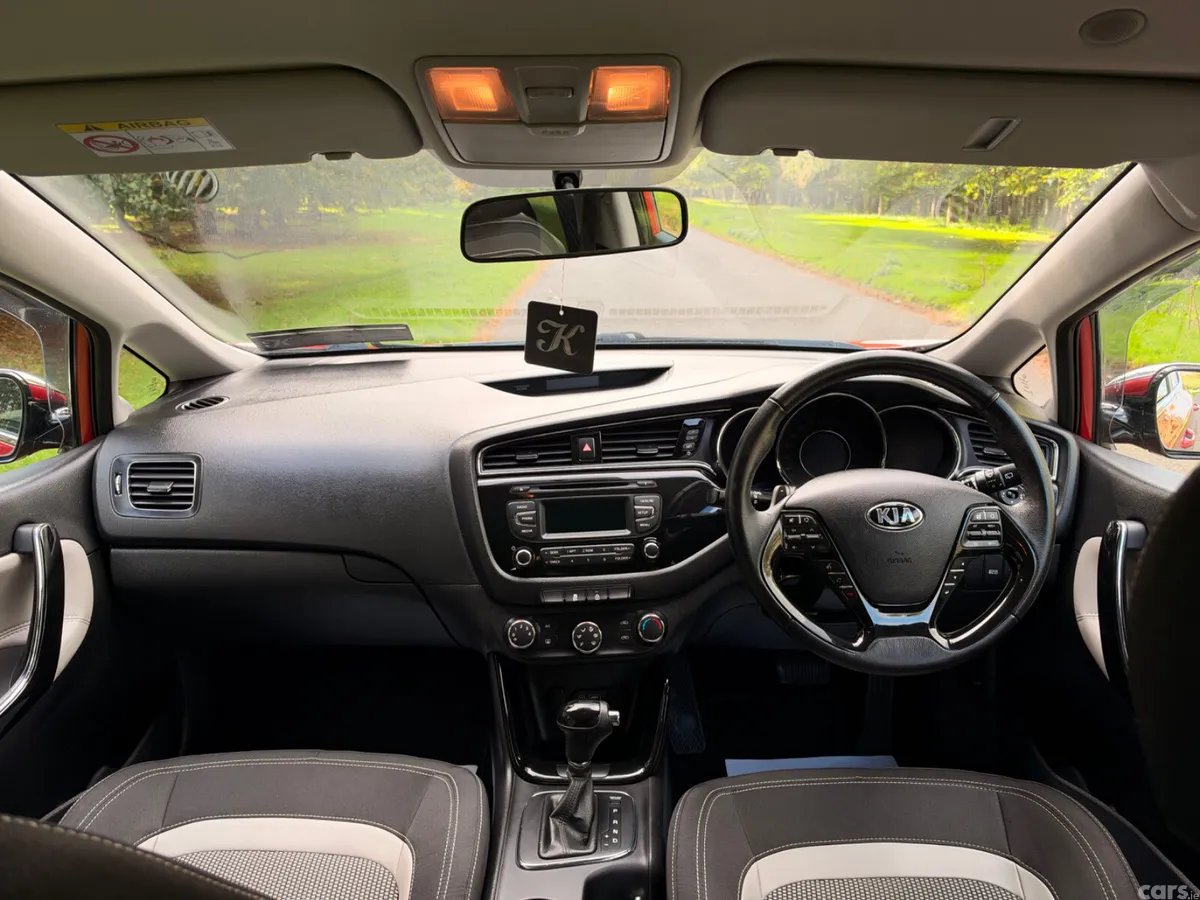Kia Ceed Hatchback, Diesel, 2016, Red