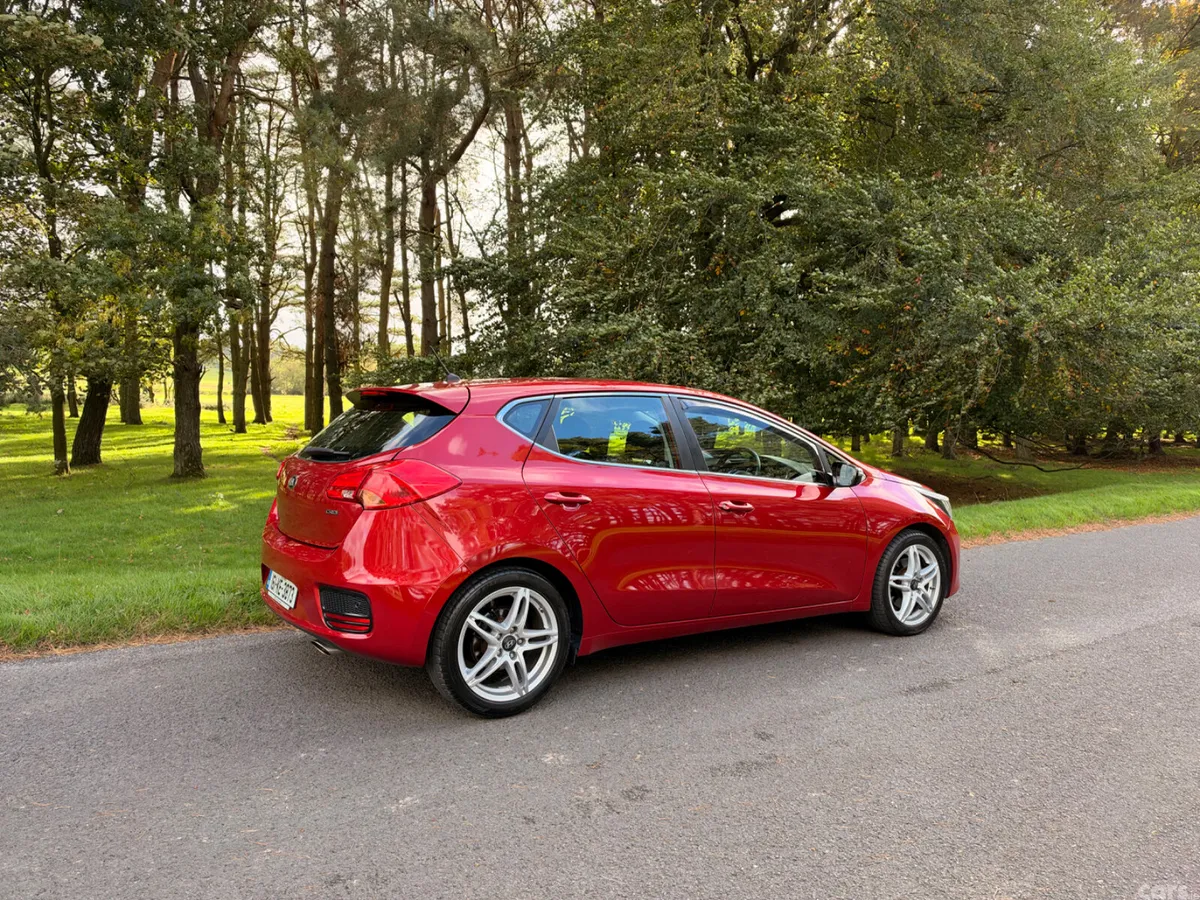 Kia Ceed Hatchback, Diesel, 2016, Red