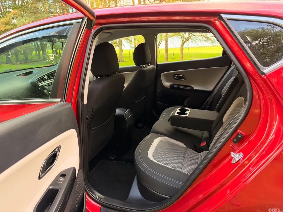 Kia Ceed Hatchback, Diesel, 2016, Red