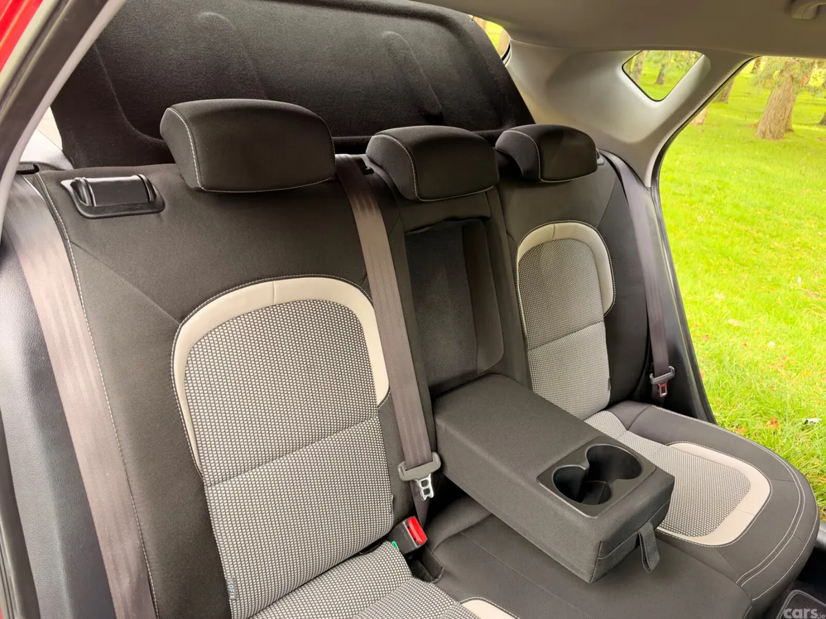 Kia Ceed Hatchback, Diesel, 2016, Red