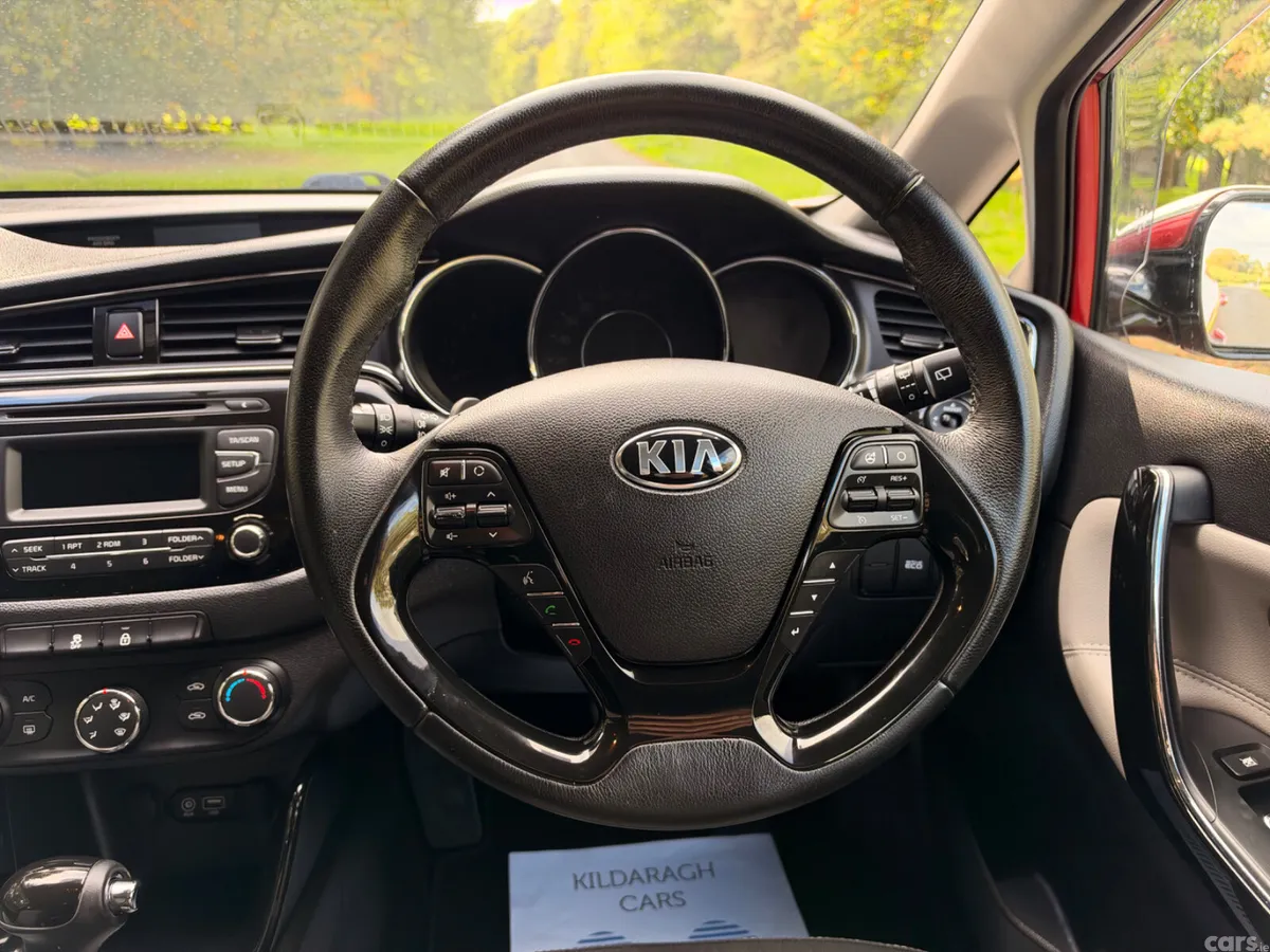 Kia Ceed Hatchback, Diesel, 2016, Red