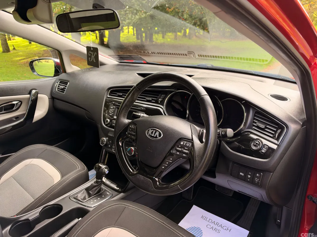 Kia Ceed Hatchback, Diesel, 2016, Red