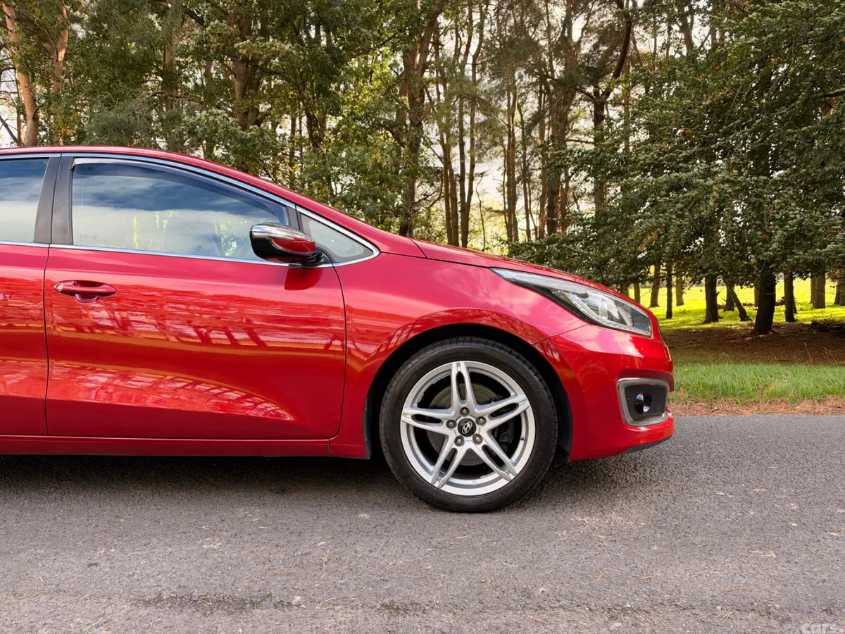 Kia Ceed Hatchback, Diesel, 2016, Red