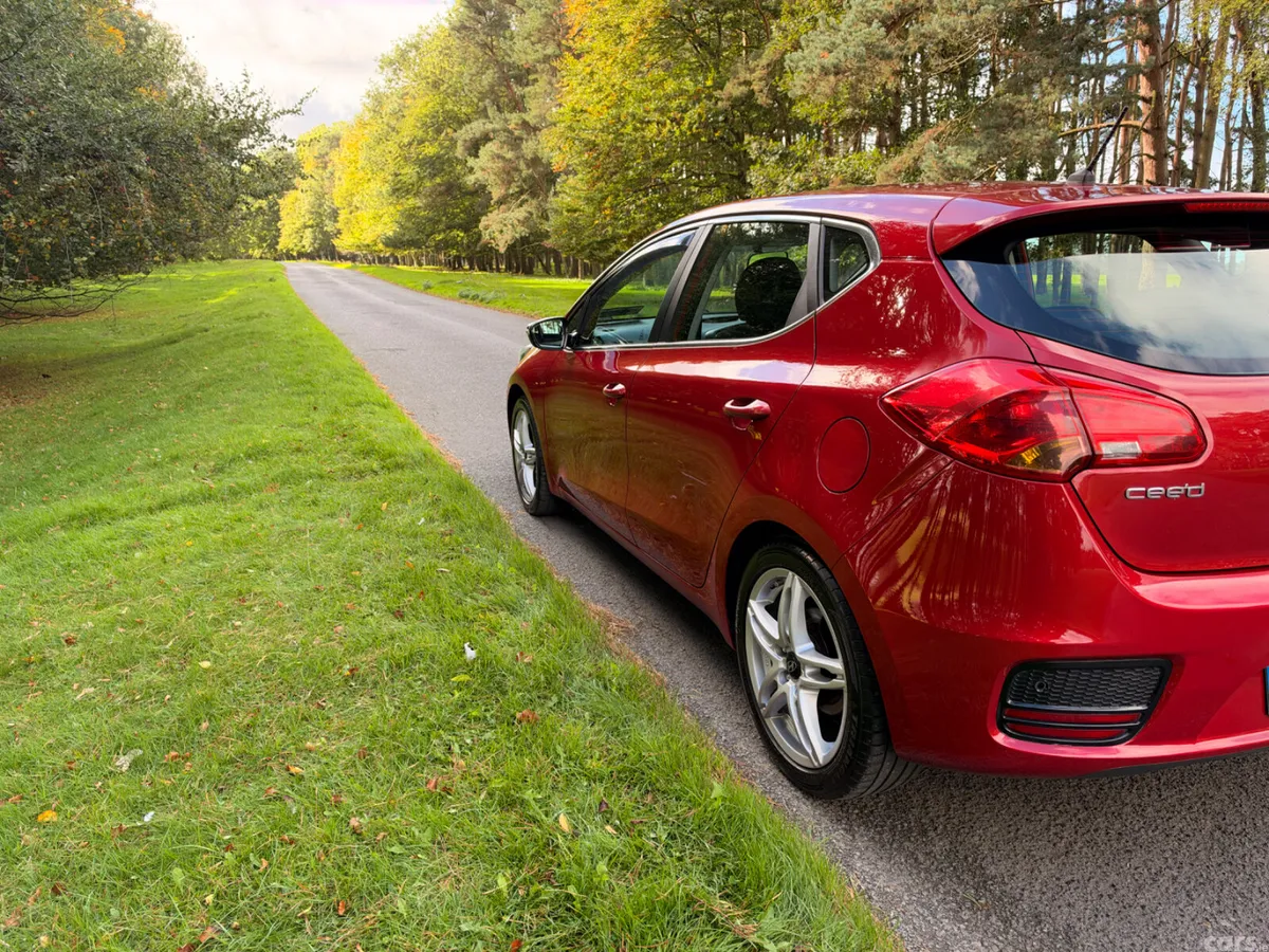 Kia Ceed Hatchback, Diesel, 2016, Red