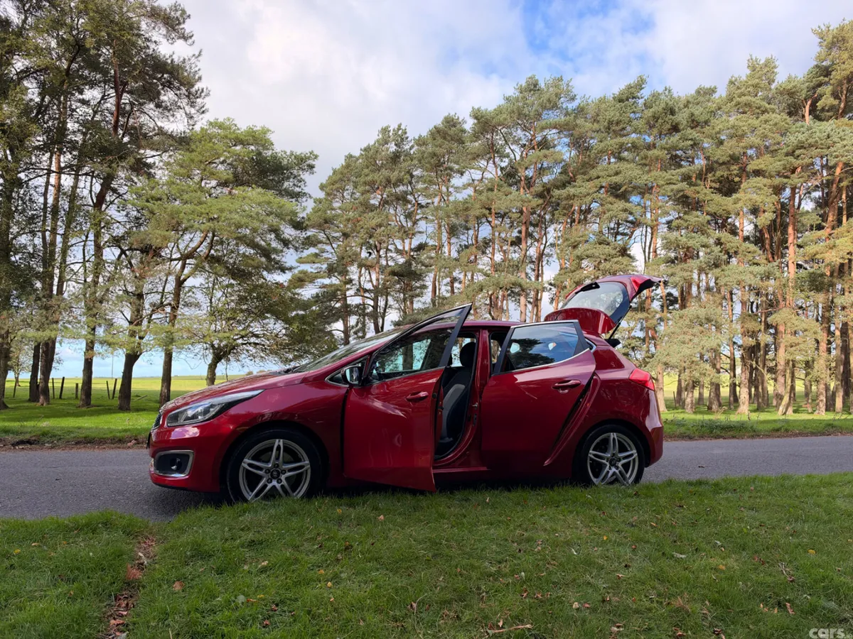 Kia Ceed Hatchback, Diesel, 2016, Red
