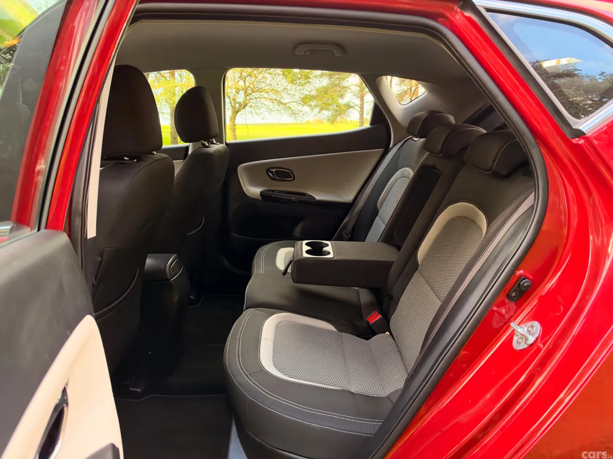 Kia Ceed Hatchback, Diesel, 2016, Red