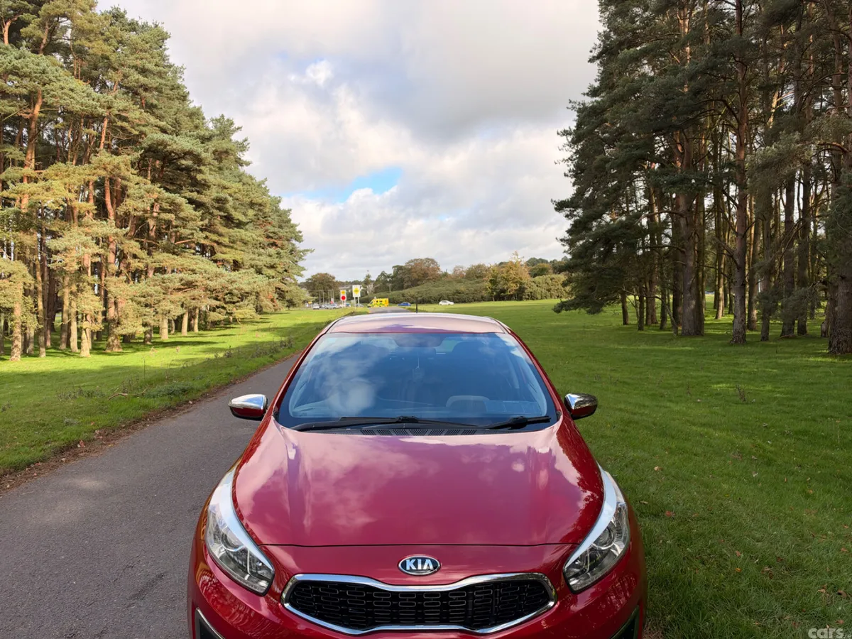 Kia Ceed Hatchback, Diesel, 2016, Red