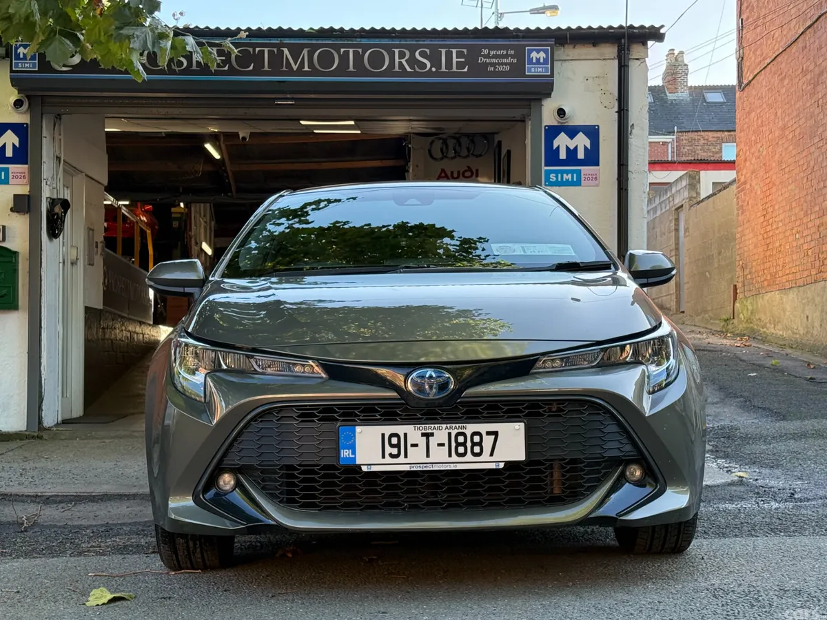 Toyota Corolla Hatchback, Petrol Hybrid, 2019, Green