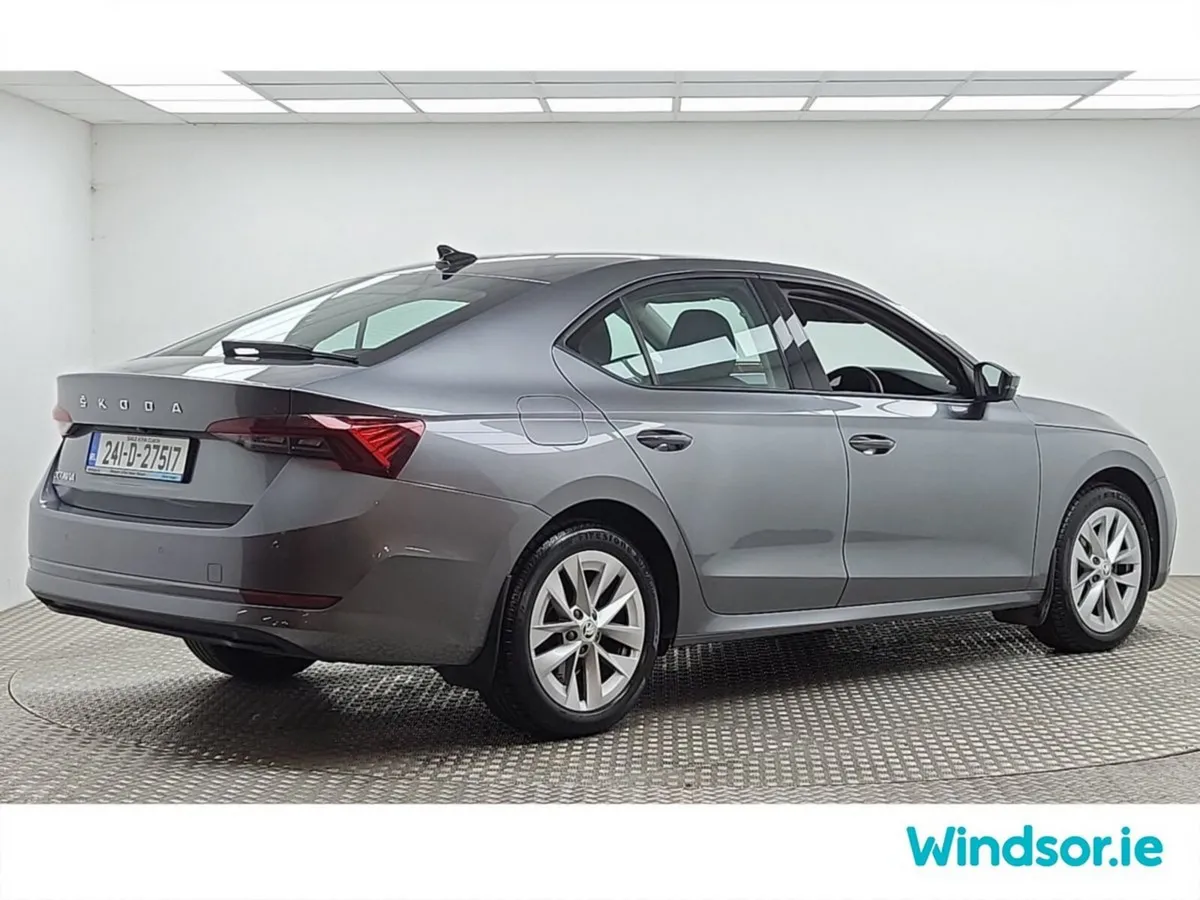 Skoda Octavia Saloon, Diesel, 2024, Grey