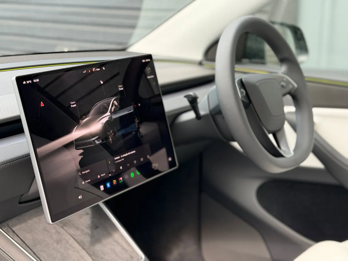 Tesla Model Y MPV, Electric, 2026, Grey