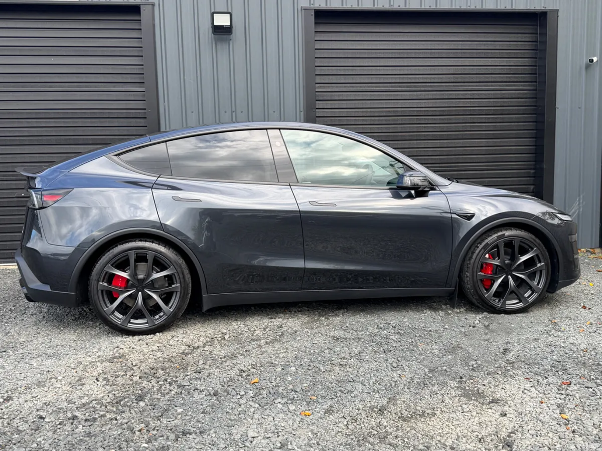 Tesla Model Y MPV, Electric, 2026, Grey
