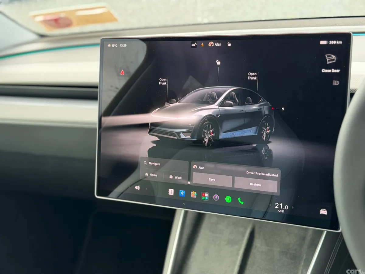 Tesla Model Y MPV, Electric, 2026, Grey