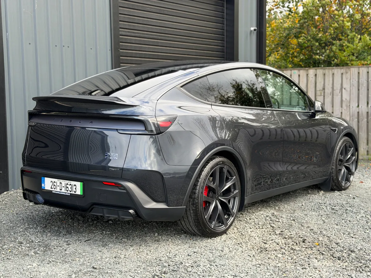 Tesla Model Y MPV, Electric, 2026, Grey