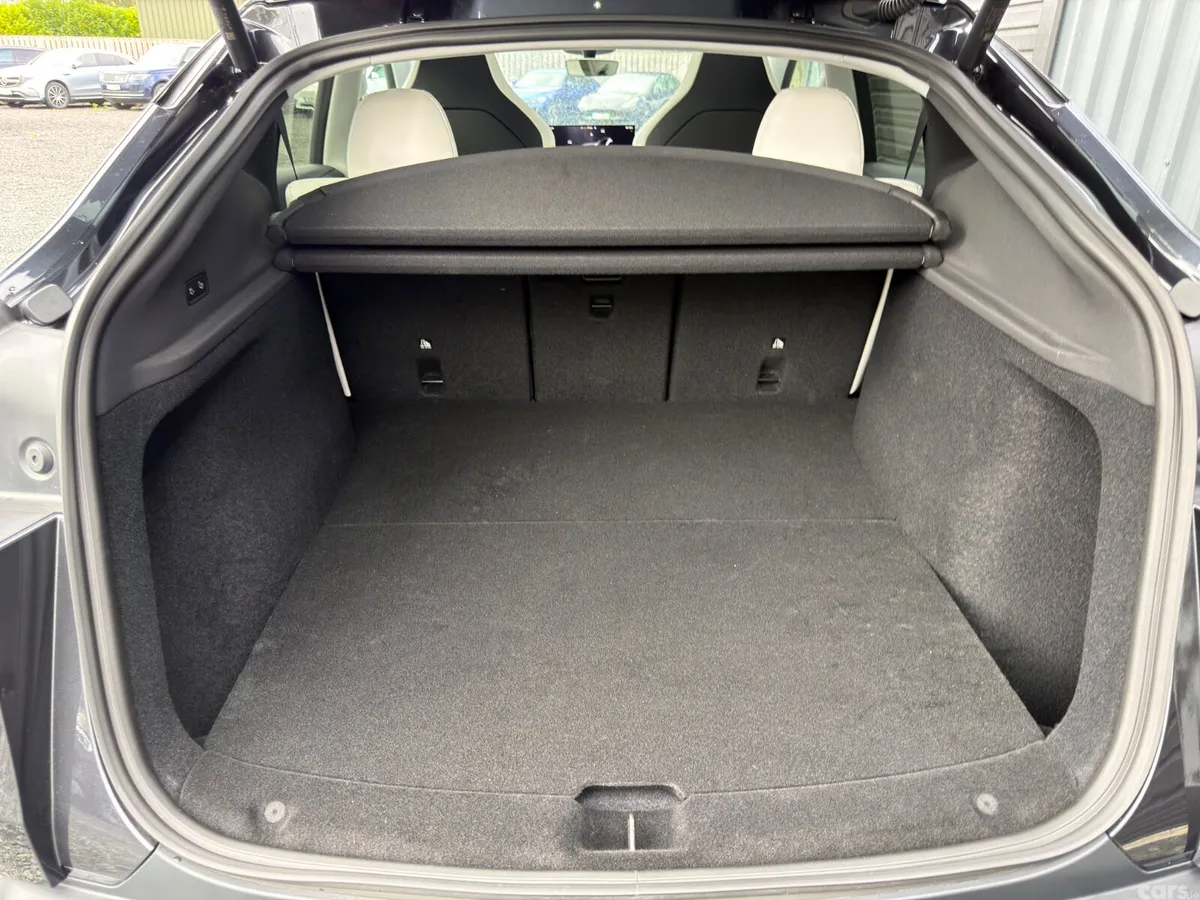 Tesla Model Y MPV, Electric, 2026, Grey