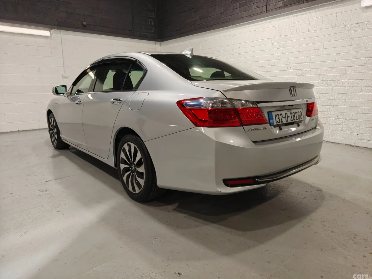 Honda Accord Saloon, Petrol Hybrid, 2013, Silver