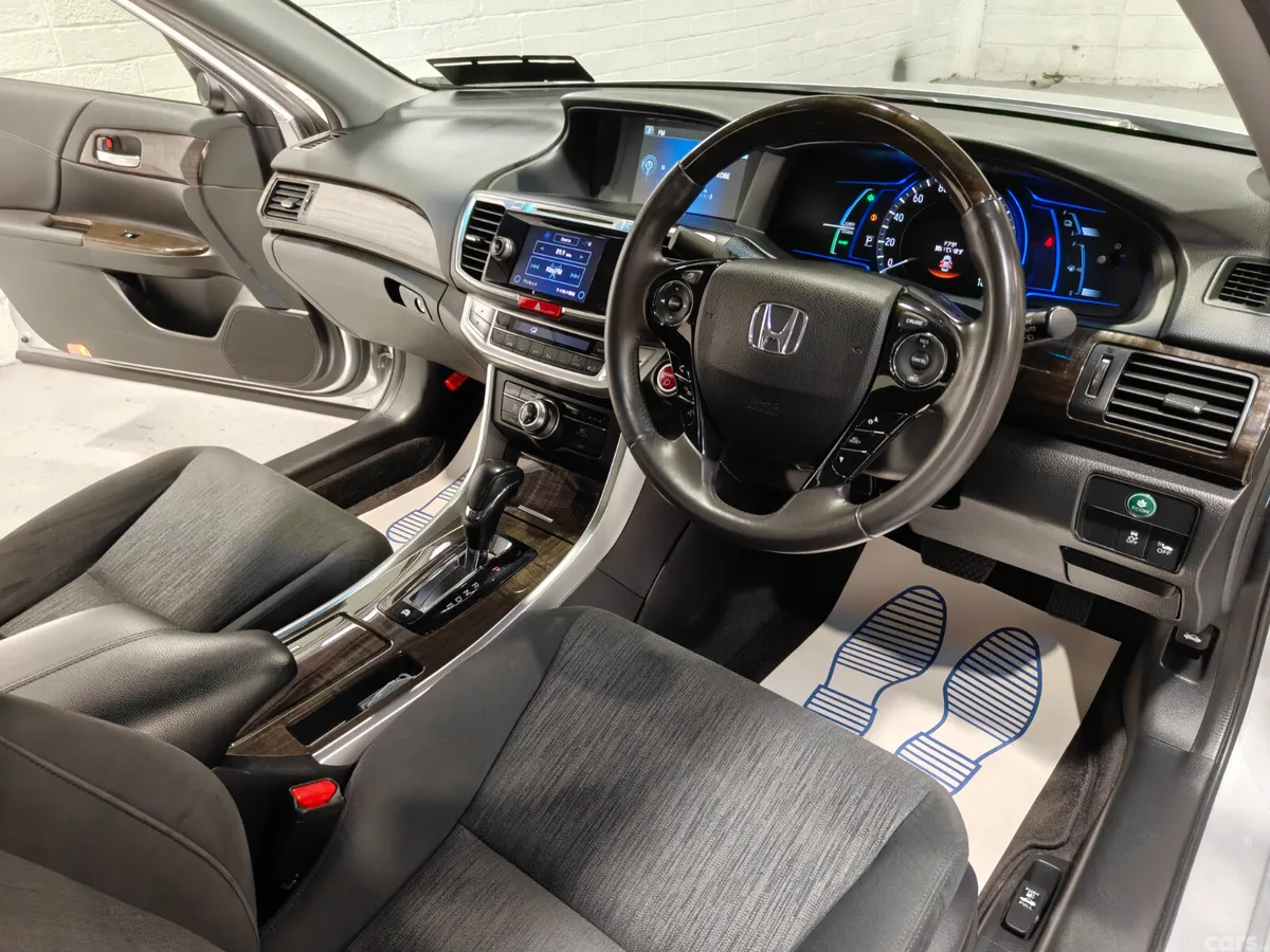 Honda Accord Saloon, Petrol Hybrid, 2013, Silver