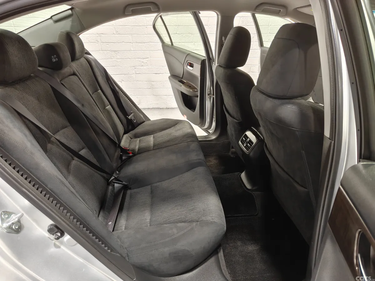 Honda Accord Saloon, Petrol Hybrid, 2013, Silver