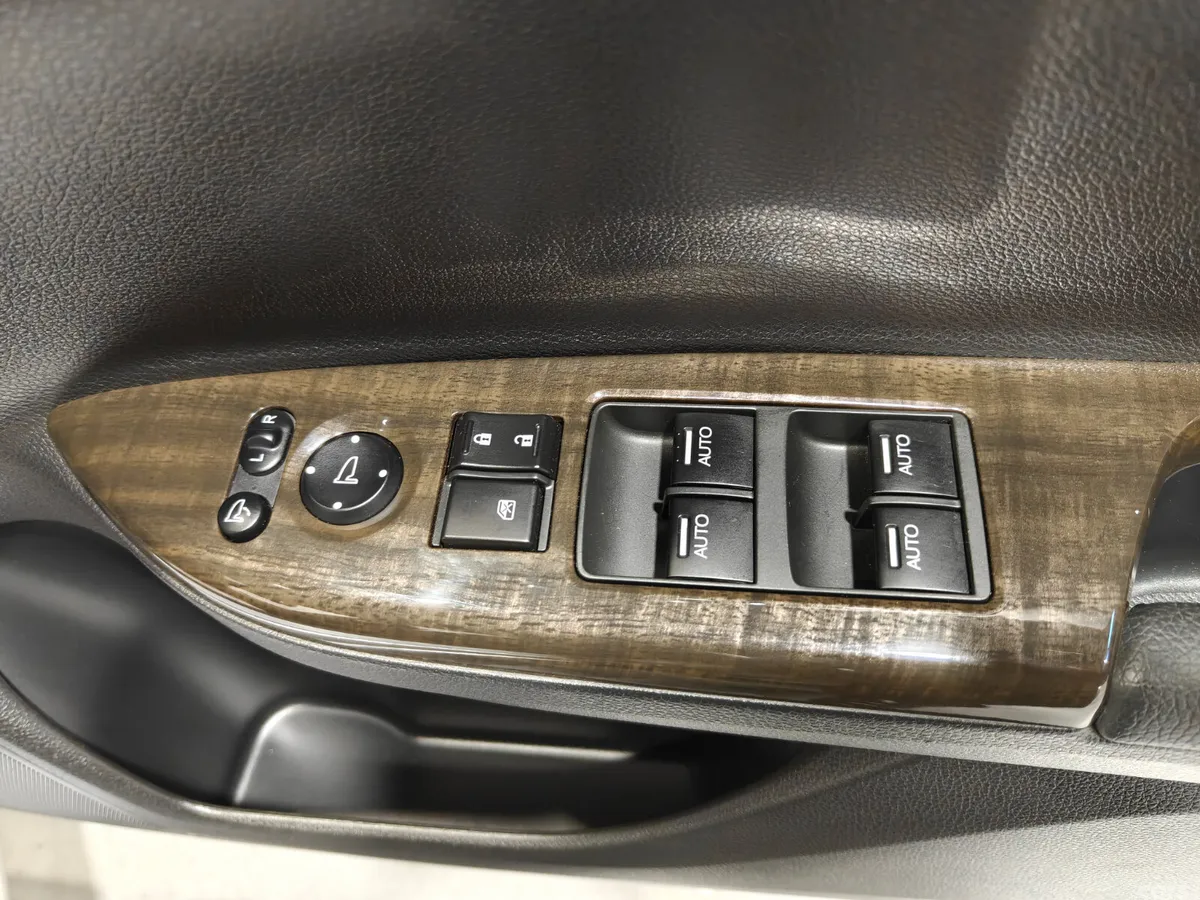 Honda Accord Saloon, Petrol Hybrid, 2013, Silver