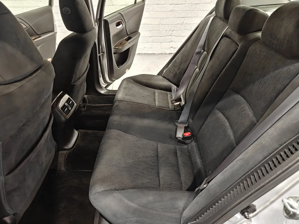 Honda Accord Saloon, Petrol Hybrid, 2013, Silver