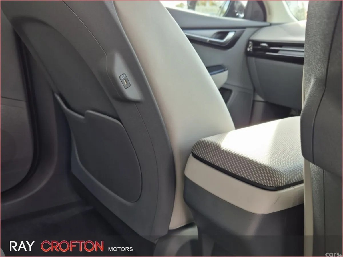 Kia EV6 MPV, Electric, 2026, Black