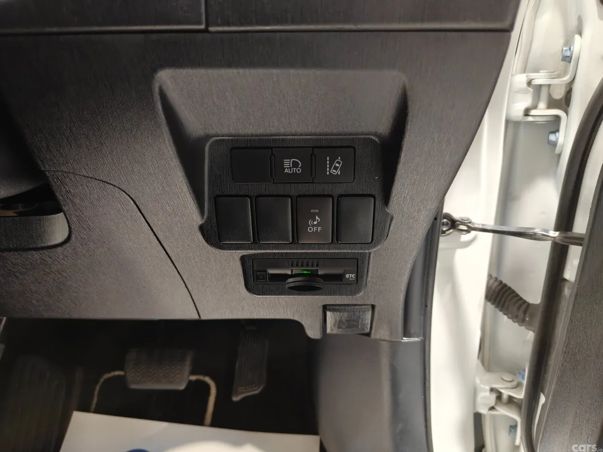 Toyota Prius Estate, Petrol Hybrid, 2019, White