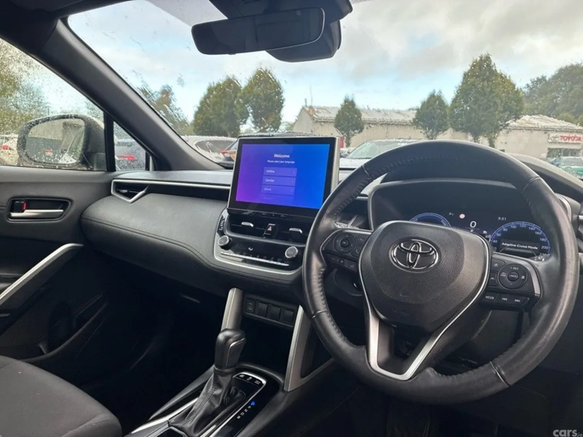 Toyota Corolla Cross Hatchback, Petrol Hybrid, 2024, White