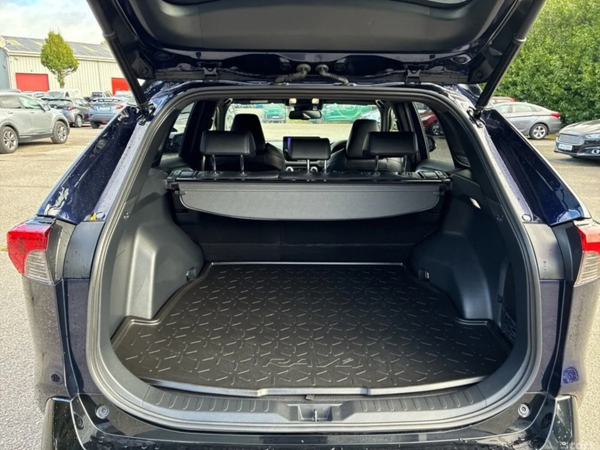 Toyota RAV4 SUV, Petrol Hybrid, 2023, Blue