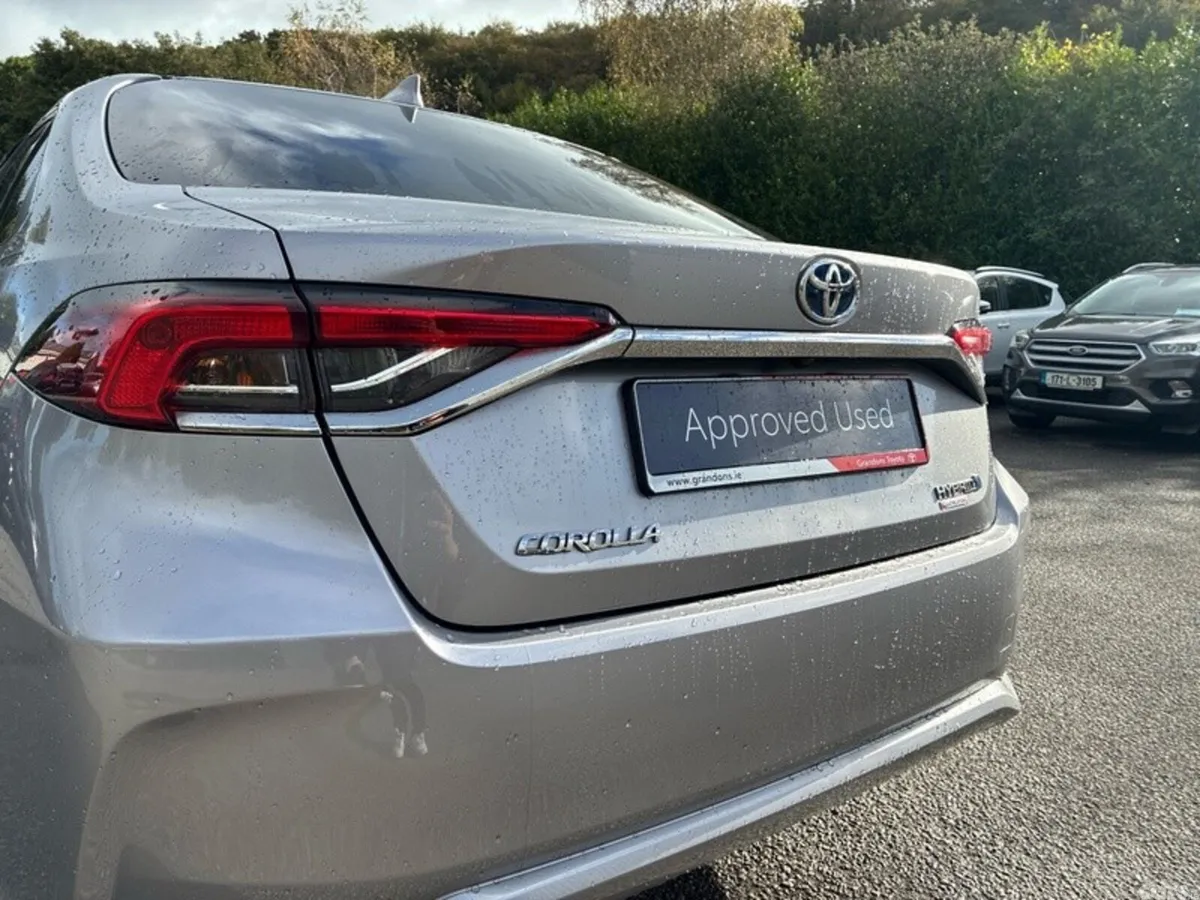 Toyota Corolla Saloon, Petrol Hybrid, 2022, Grey