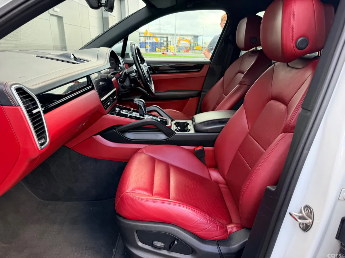 Porsche Cayenne SUV, Petrol Plug-in Hybrid, 2022, White