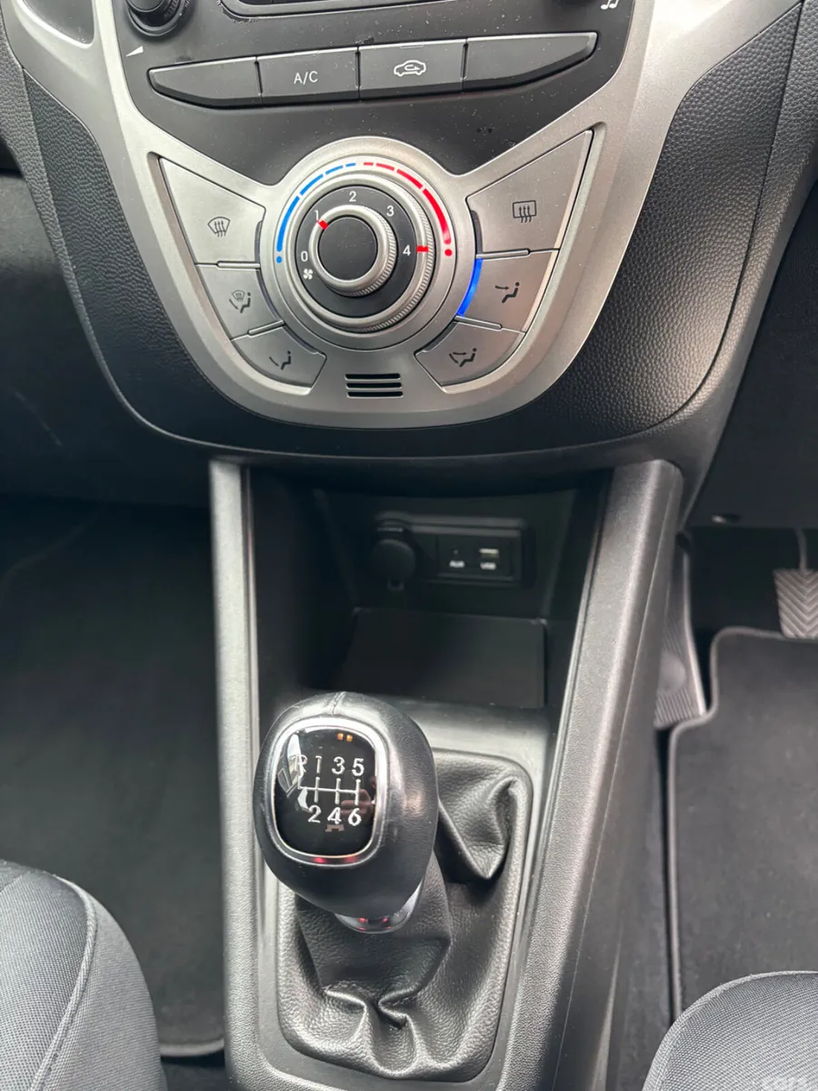 Hyundai ix20 MPV, Petrol, 2020, White