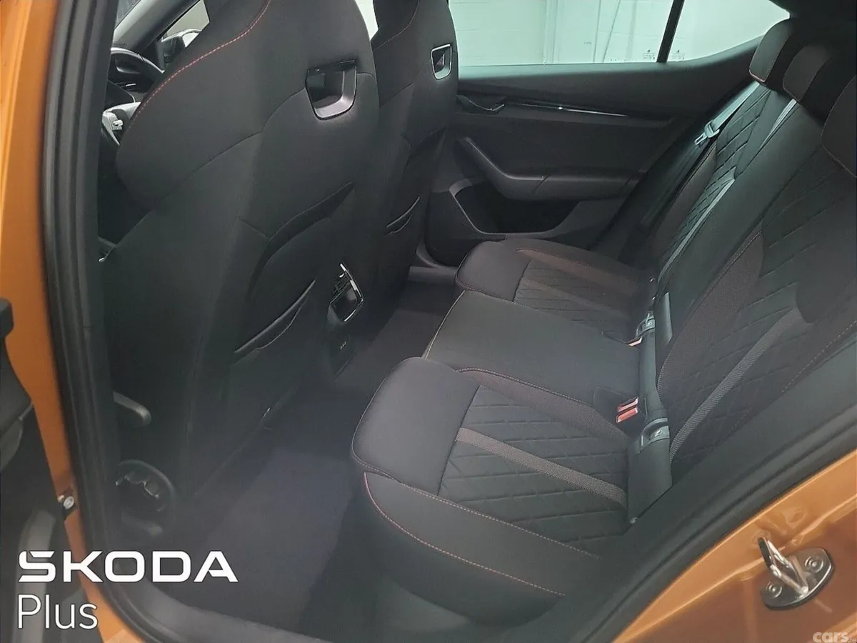 Skoda Octavia Saloon, Diesel, 2024, Orange