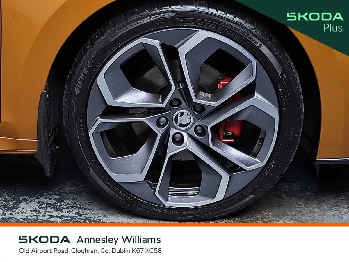 Skoda Octavia Saloon, Diesel, 2024, Orange