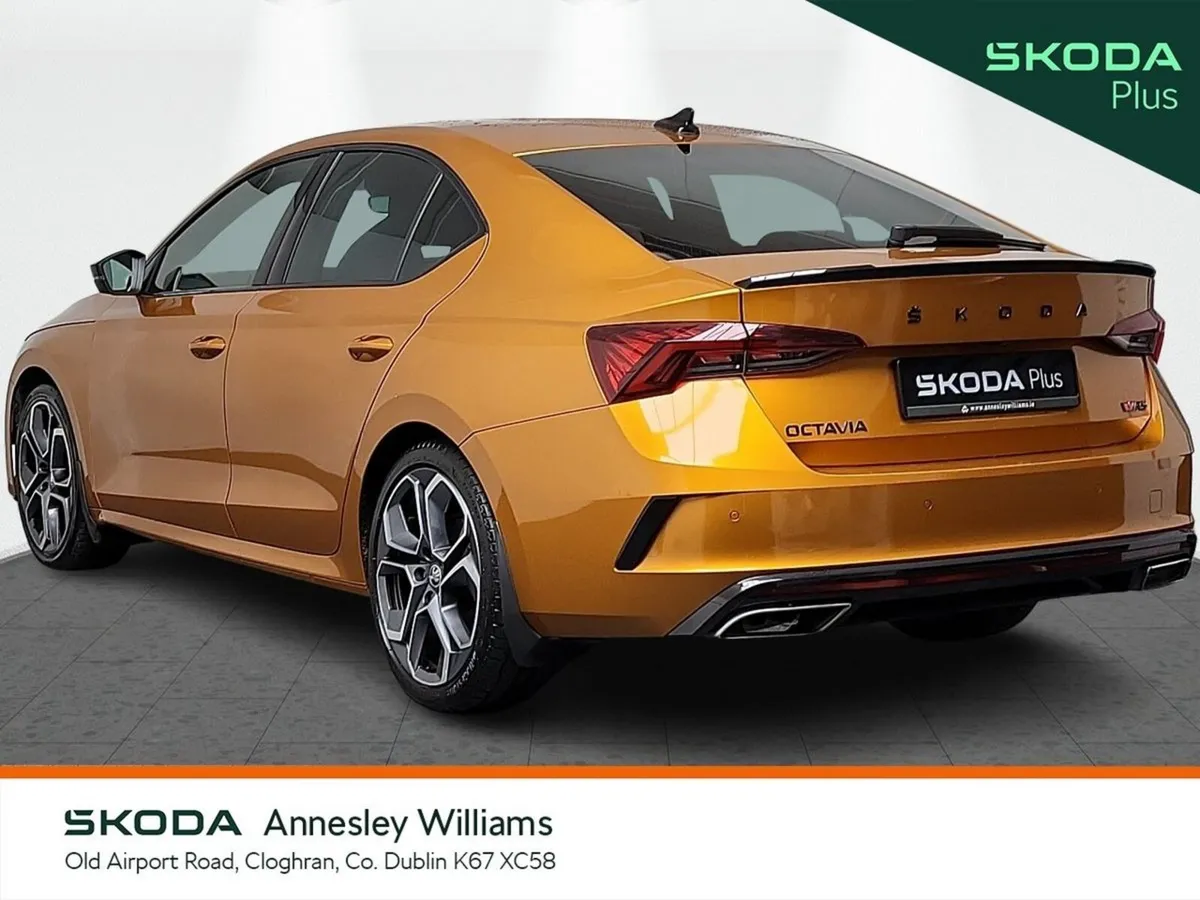 Skoda Octavia Saloon, Diesel, 2024, Orange