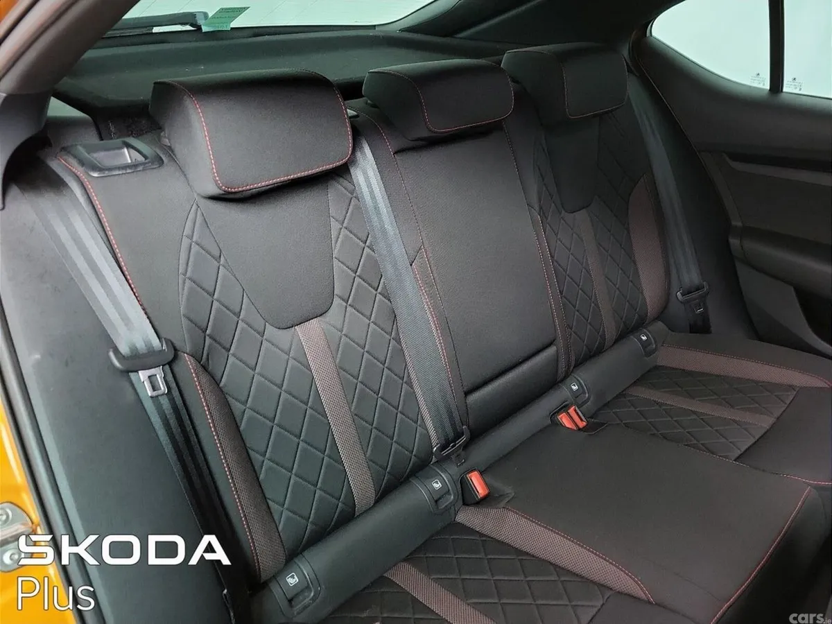 Skoda Octavia Saloon, Diesel, 2024, Orange