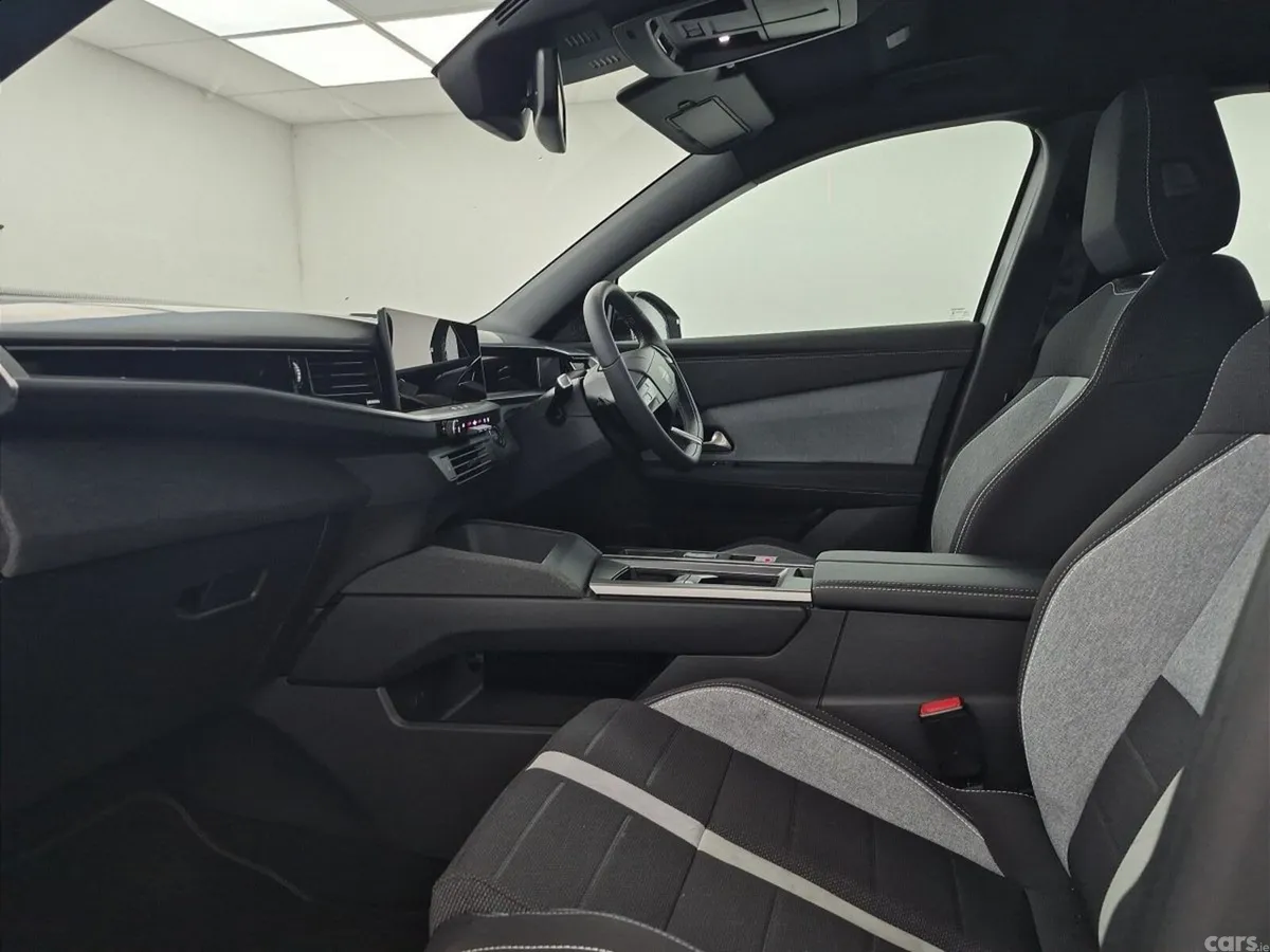 Opel Grandland SUV, Petrol Hybrid, 2025, Silver