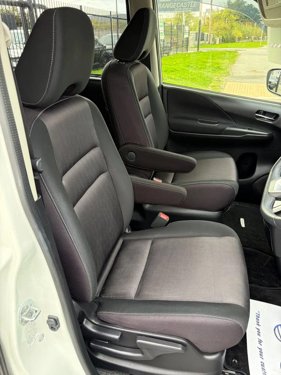 Nissan Serena MPV, Petrol Hybrid, 2017, White