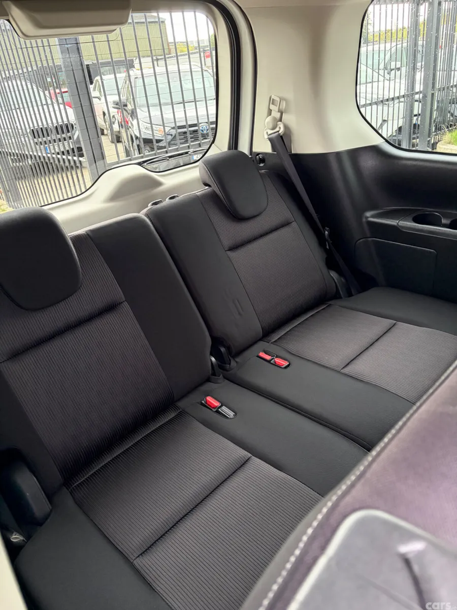 Nissan Serena MPV, Petrol Hybrid, 2017, White