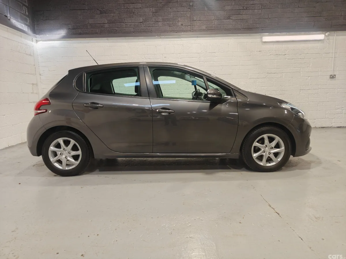 Peugeot 208 Hatchback, Petrol, 2019, Grey