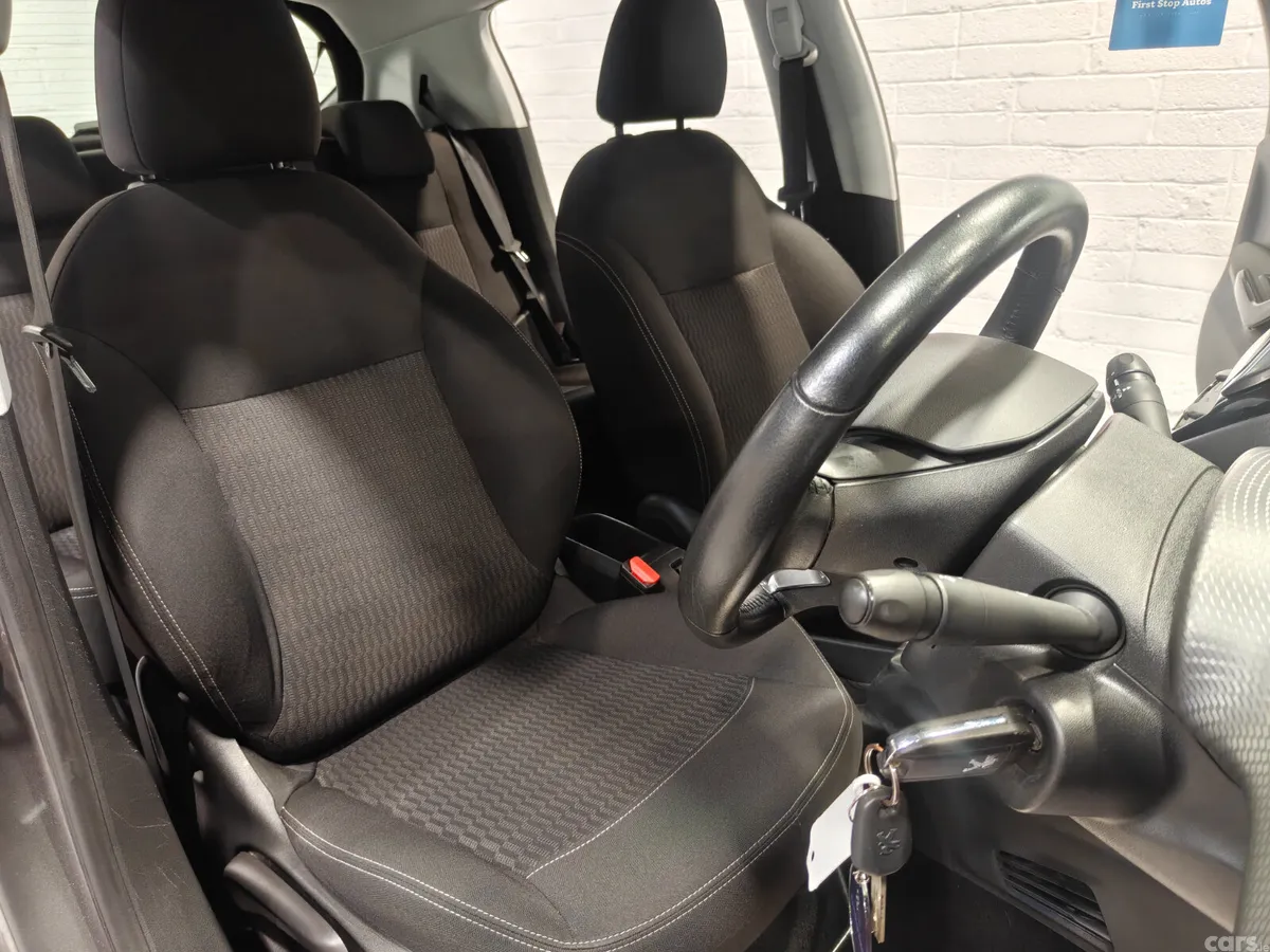 Peugeot 208 Hatchback, Petrol, 2019, Grey