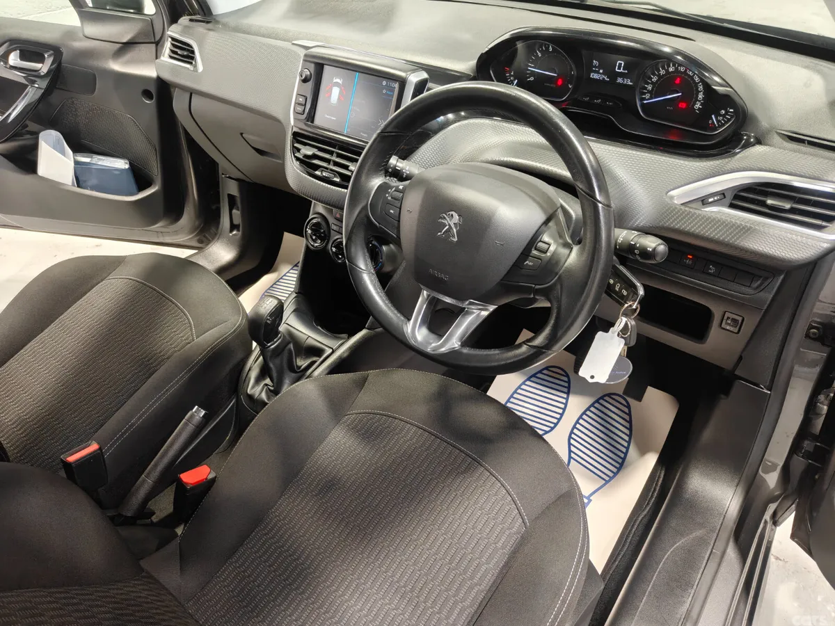 Peugeot 208 Hatchback, Petrol, 2019, Grey