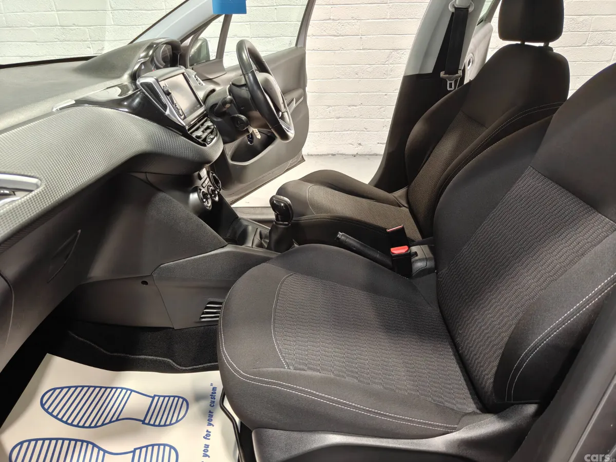 Peugeot 208 Hatchback, Petrol, 2019, Grey