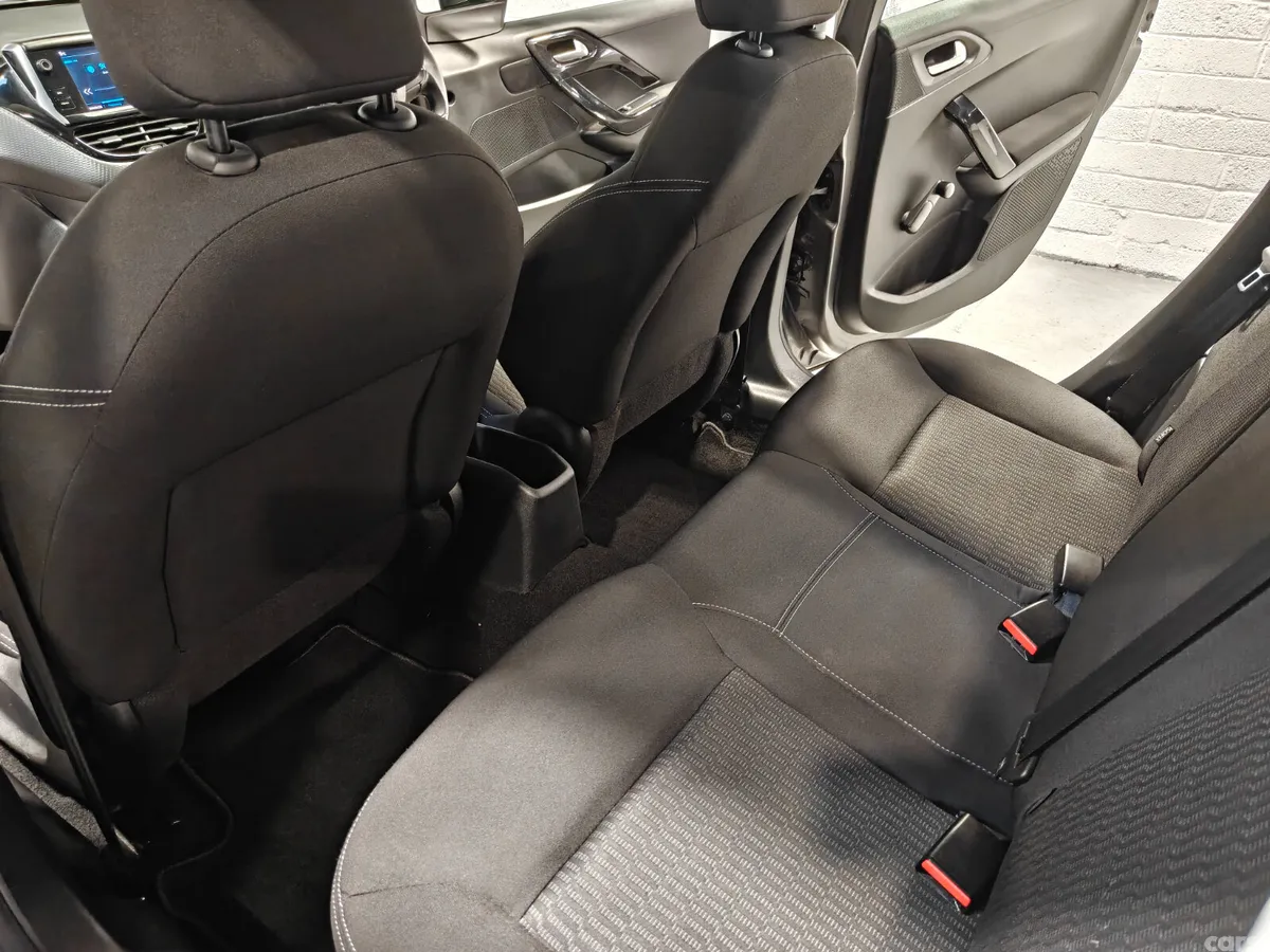 Peugeot 208 Hatchback, Petrol, 2019, Grey